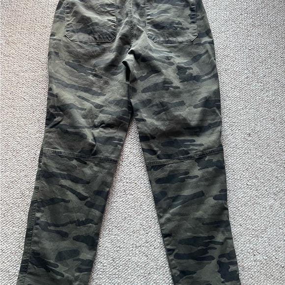 Lucky Brand pants or capris size 12/31 Brand New - Picture 2 of 3